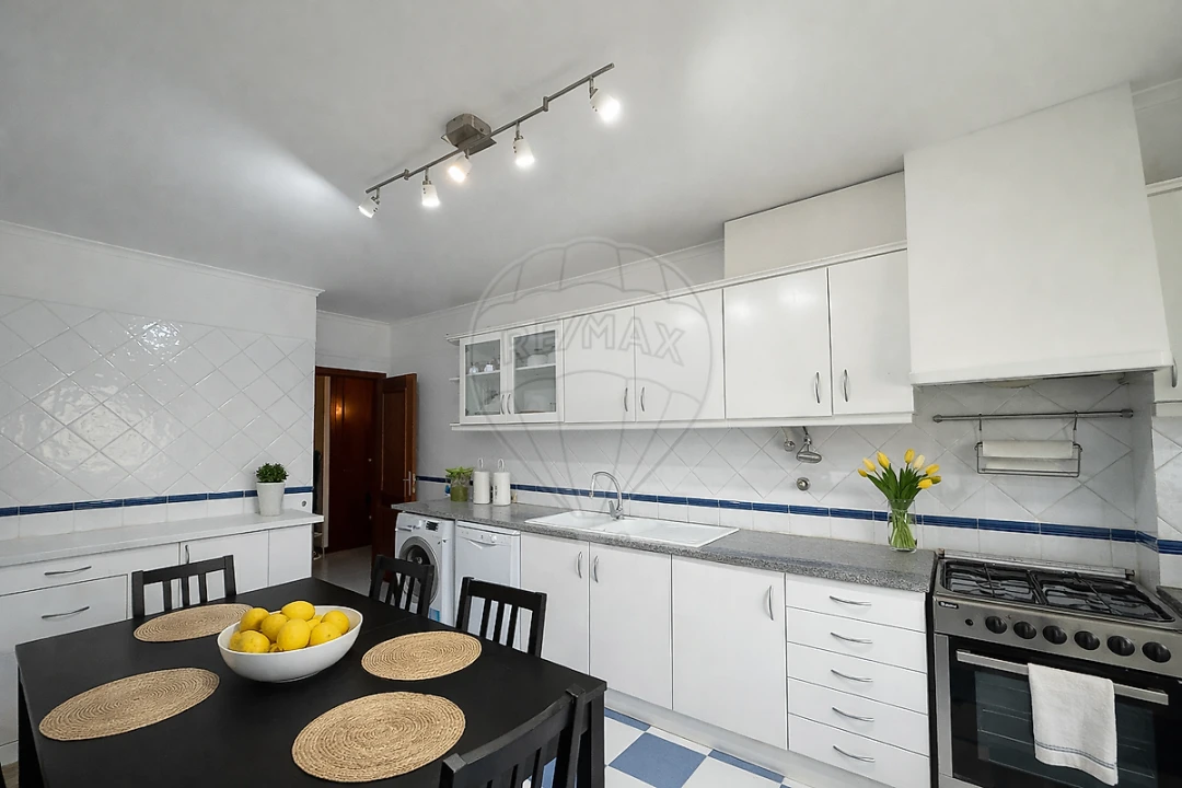 Apartamento T1 para Venda em Alcobaça e Vestiaria Foto 5