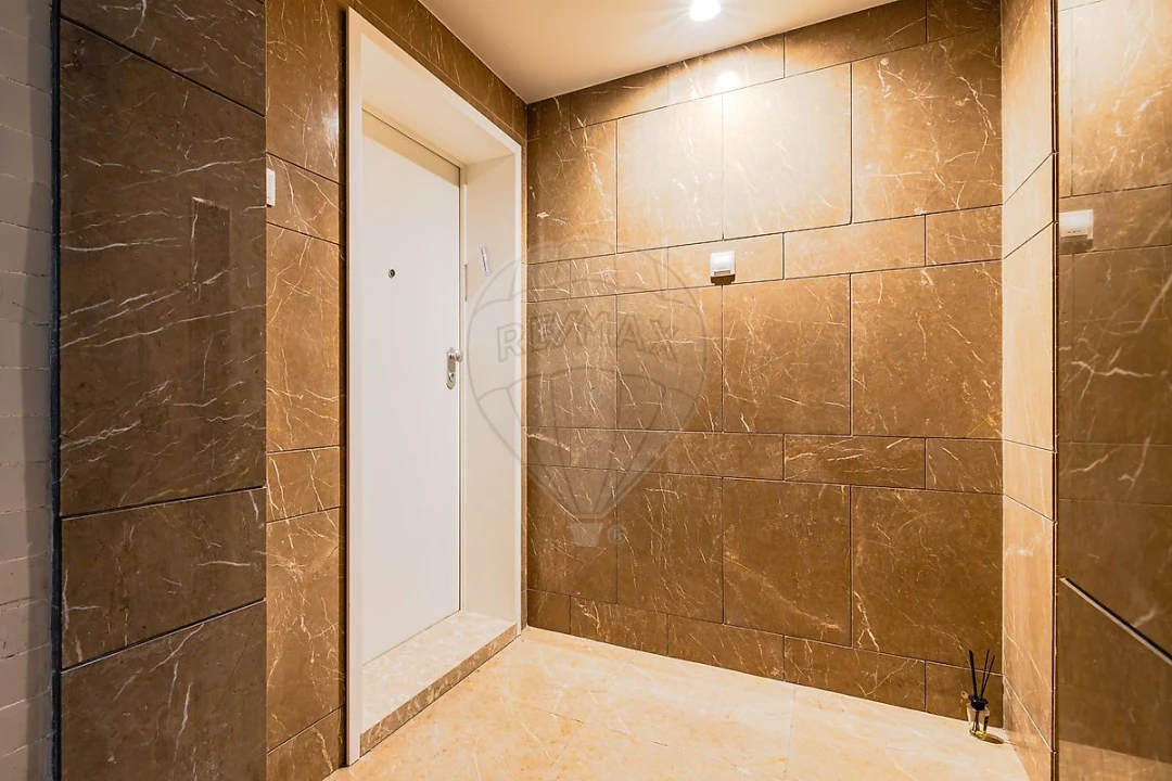 Apartamento T3 para Venda em Campolide Foto 41