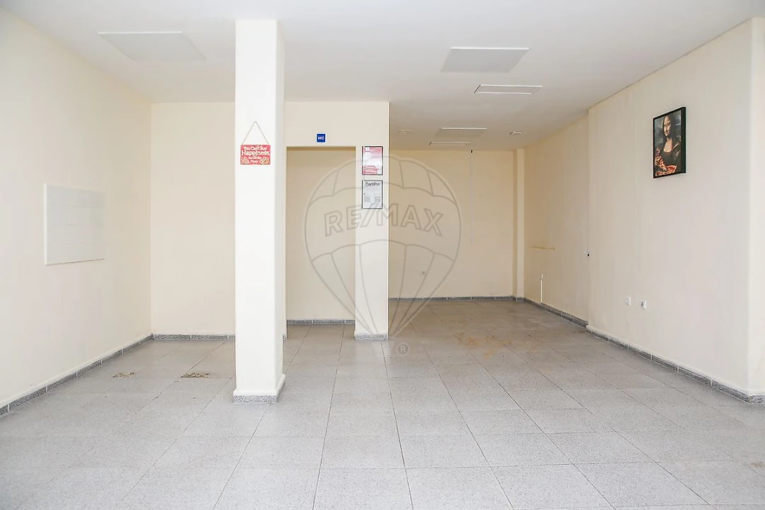 Loja para Arrendamento em Alverca do Ribatejo e Sobralinho Foto 11