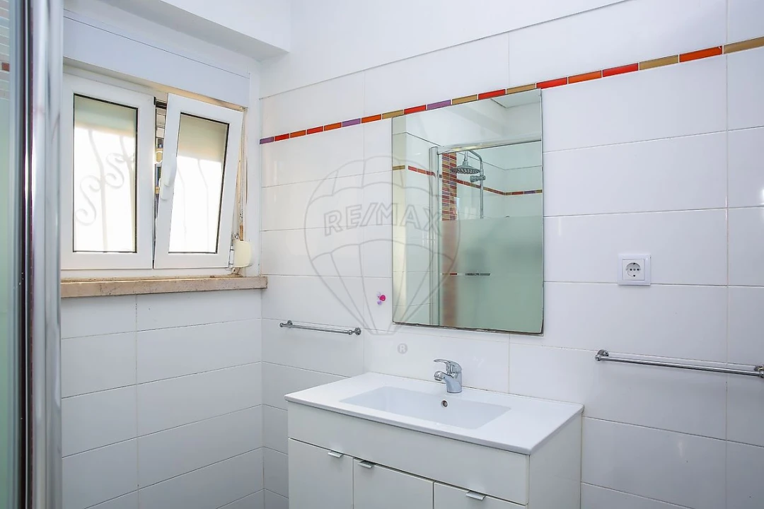 Moradia T5 para Venda em Santa Maria e São Miguel, São Martinho, São Pedro Penaferrim Foto 25