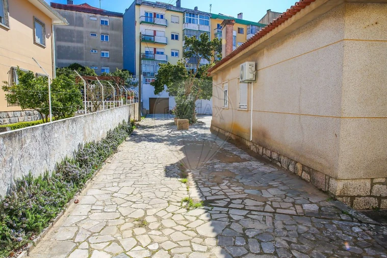 Moradia T5 para Venda em Santa Maria e São Miguel, São Martinho, São Pedro Penaferrim Foto 5