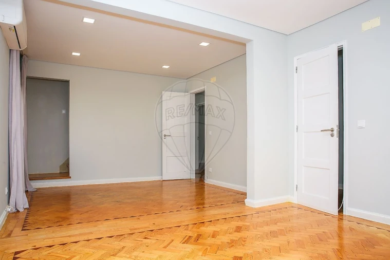 Moradia T5 para Venda em Santa Maria e São Miguel, São Martinho, São Pedro Penaferrim Foto 12