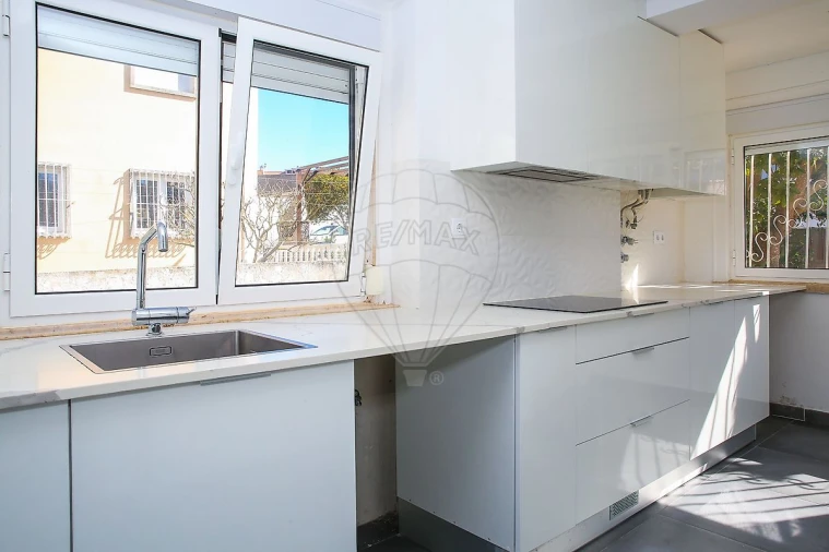 Moradia T5 para Venda em Santa Maria e São Miguel, São Martinho, São Pedro Penaferrim Foto 20