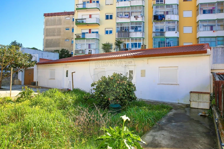 Moradia T5 para Venda em Santa Maria e São Miguel, São Martinho, São Pedro Penaferrim Foto 8