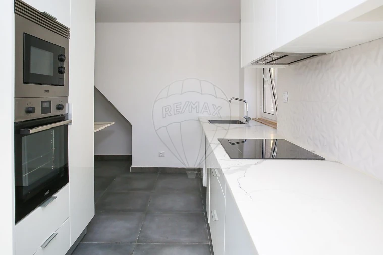 Moradia T5 para Venda em Santa Maria e São Miguel, São Martinho, São Pedro Penaferrim Foto 22