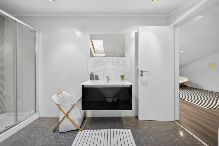 Apartamento T2 para Venda em Santa Maria, São Pedro e Matacães Foto 19