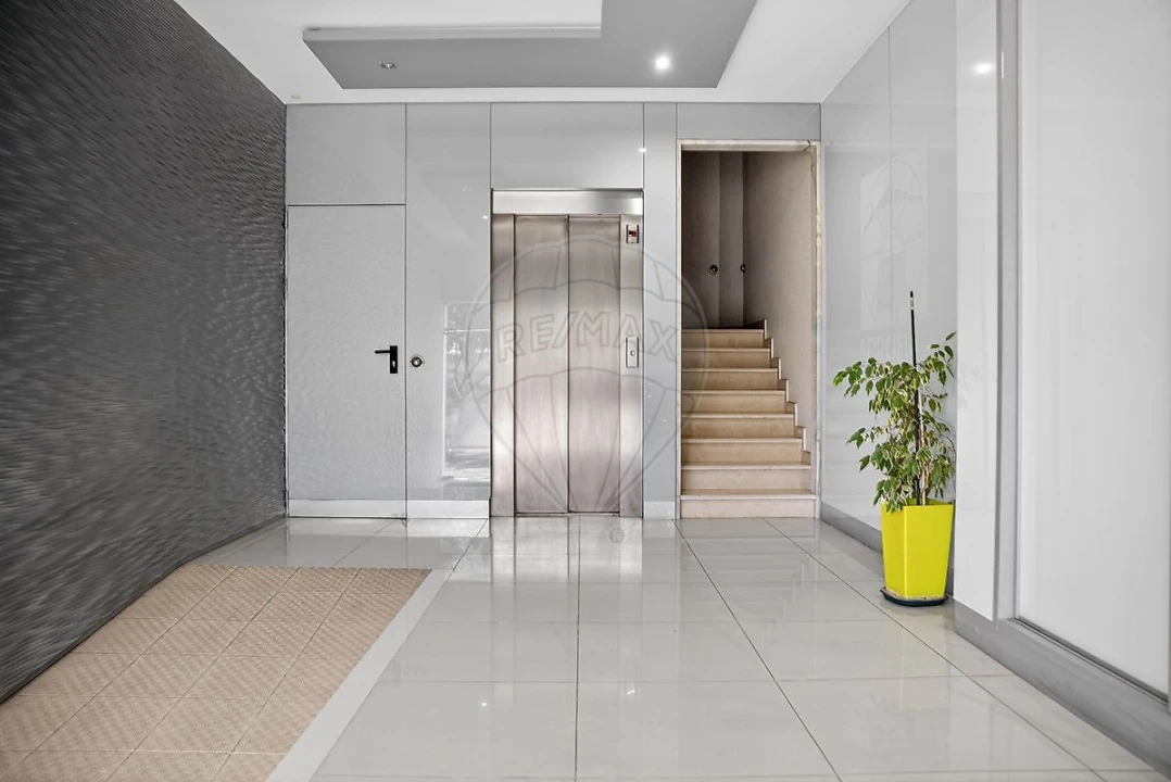 Apartamento T2 para Venda em Santa Maria, São Pedro e Matacães Foto 31