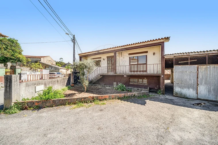 Moradia T4 para Venda em Canelas e Fermelã