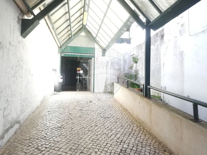 Loja para Arrendamento em Nossa Senhora do Pópulo, Coto e São Gregório Foto 5