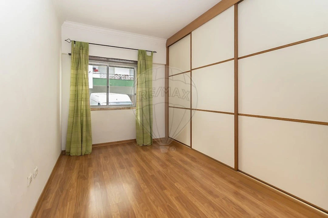 Apartamento T2 para Venda em Seixal, Arrentela e Aldeia de Paio Pires Foto 2