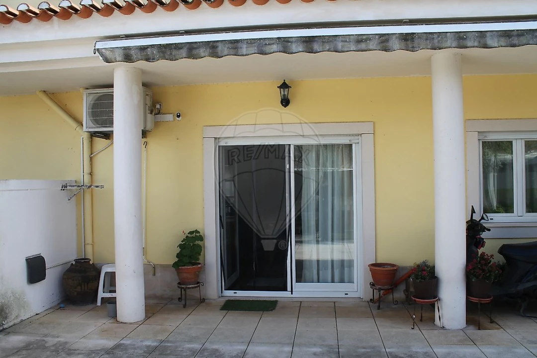 Moradia T3 para Venda em Aveiras de Baixo Foto 1