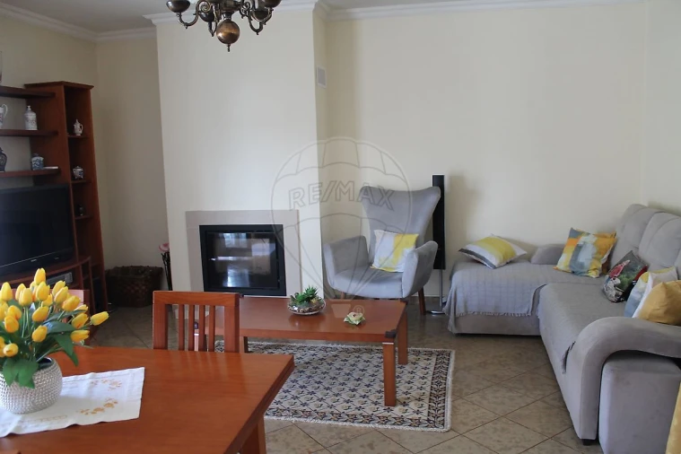 Moradia T3 para Venda em Aveiras de Baixo Foto 3