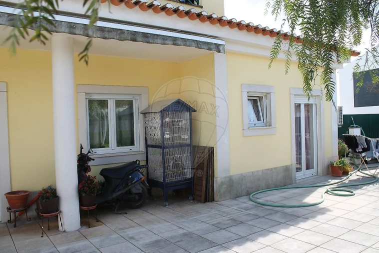 Moradia T3 para Venda em Aveiras de Baixo Foto 4