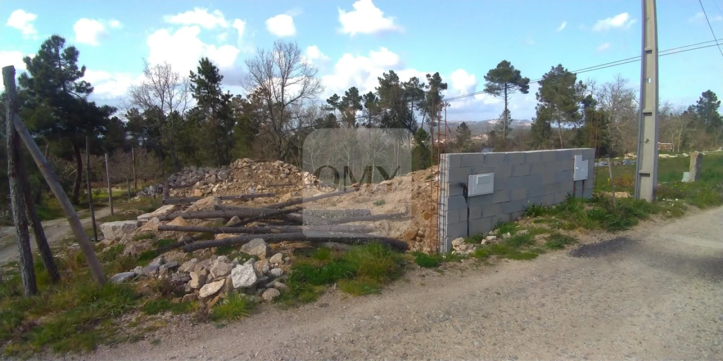 Terreno para Venda em Mouçós e Lamares Foto 3