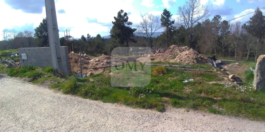 Terreno para Venda em Mouçós e Lamares Foto 2