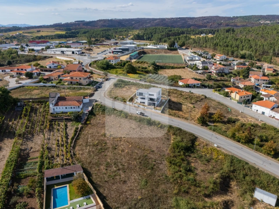 Terreno para Venda em Sabrosa Foto 2