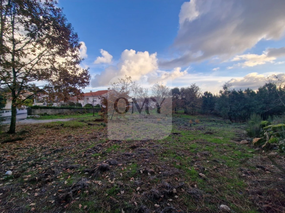 Terreno para Venda em Adoufe e Vilarinho de Samardã Foto 3