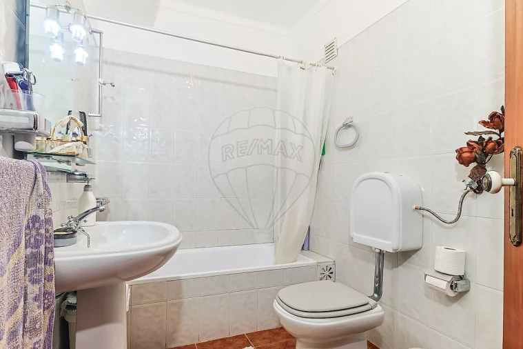 Apartamento T1 para Venda em Buarcos Foto 6