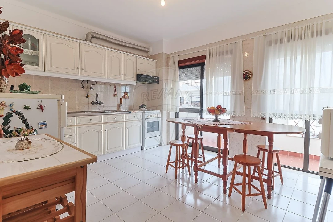 Apartamento T1 para Venda em Buarcos Foto 3