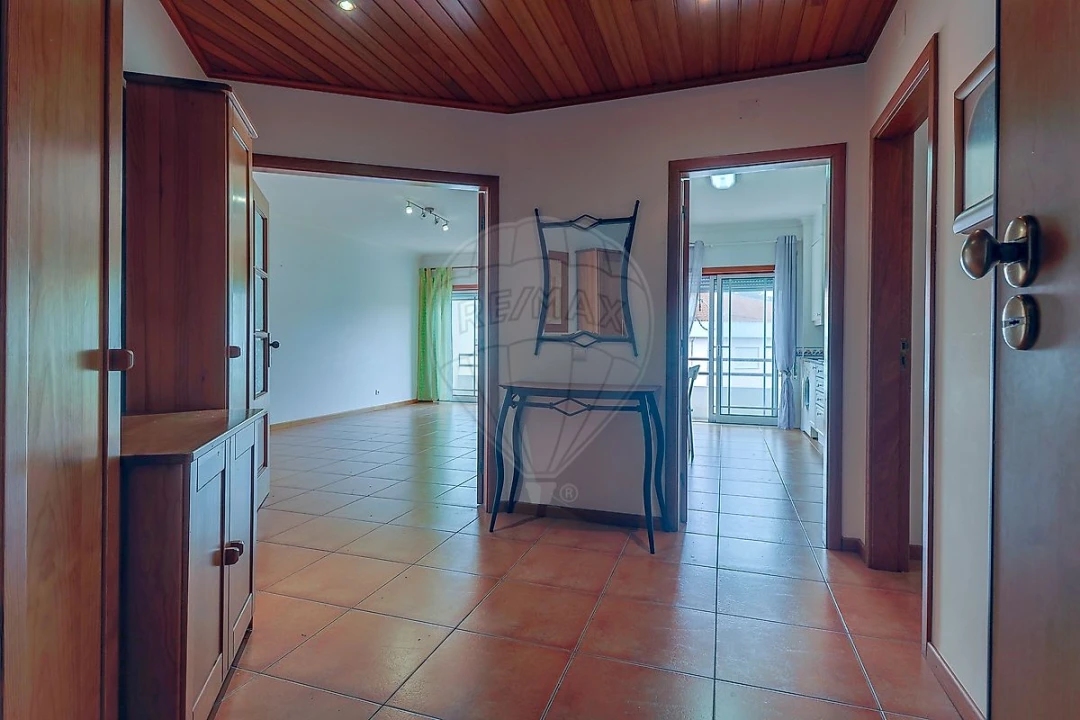 Apartamento T2 para Arrendamento em Tavarede Foto 7