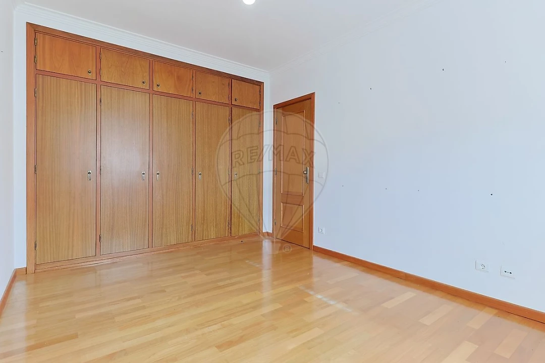 Apartamento T2 para Arrendamento em Tavarede Foto 9