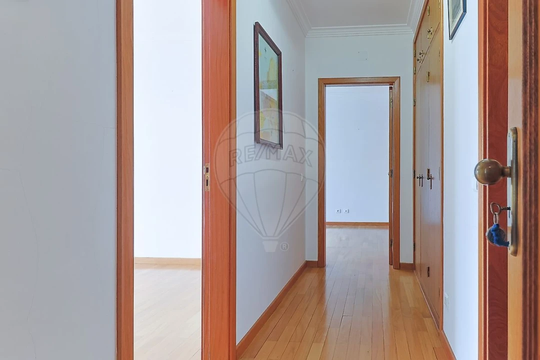 Apartamento T2 para Arrendamento em Tavarede Foto 3