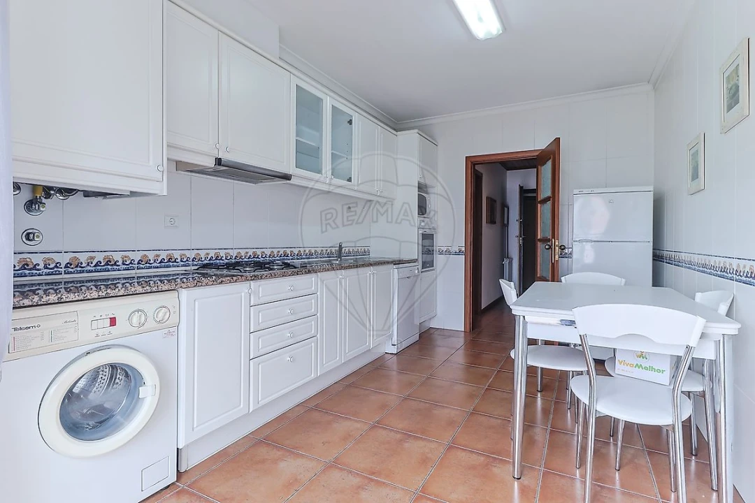 Apartamento T2 para Arrendamento em Tavarede Foto 10