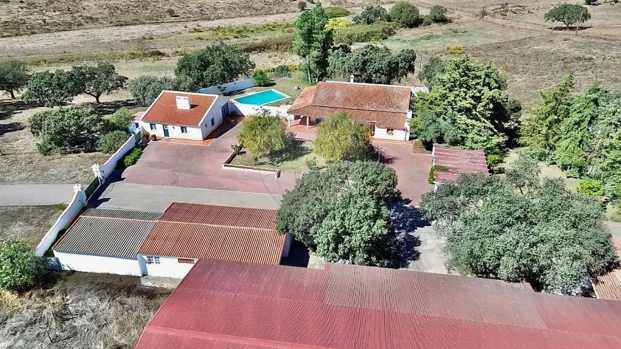 Moradia T4 para Venda em Bacelo e Senhora da Saúde Foto 2