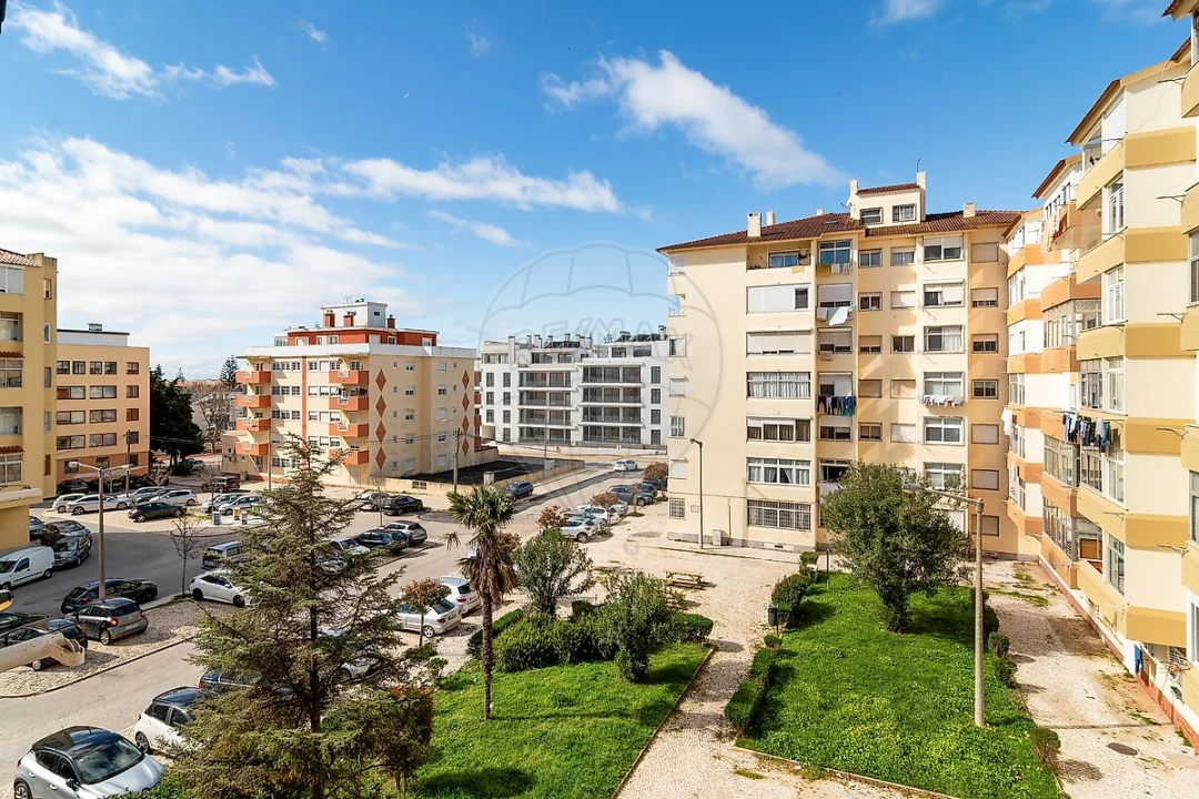 Apartamento T3 para Venda em Carcavelos e Parede Foto 14