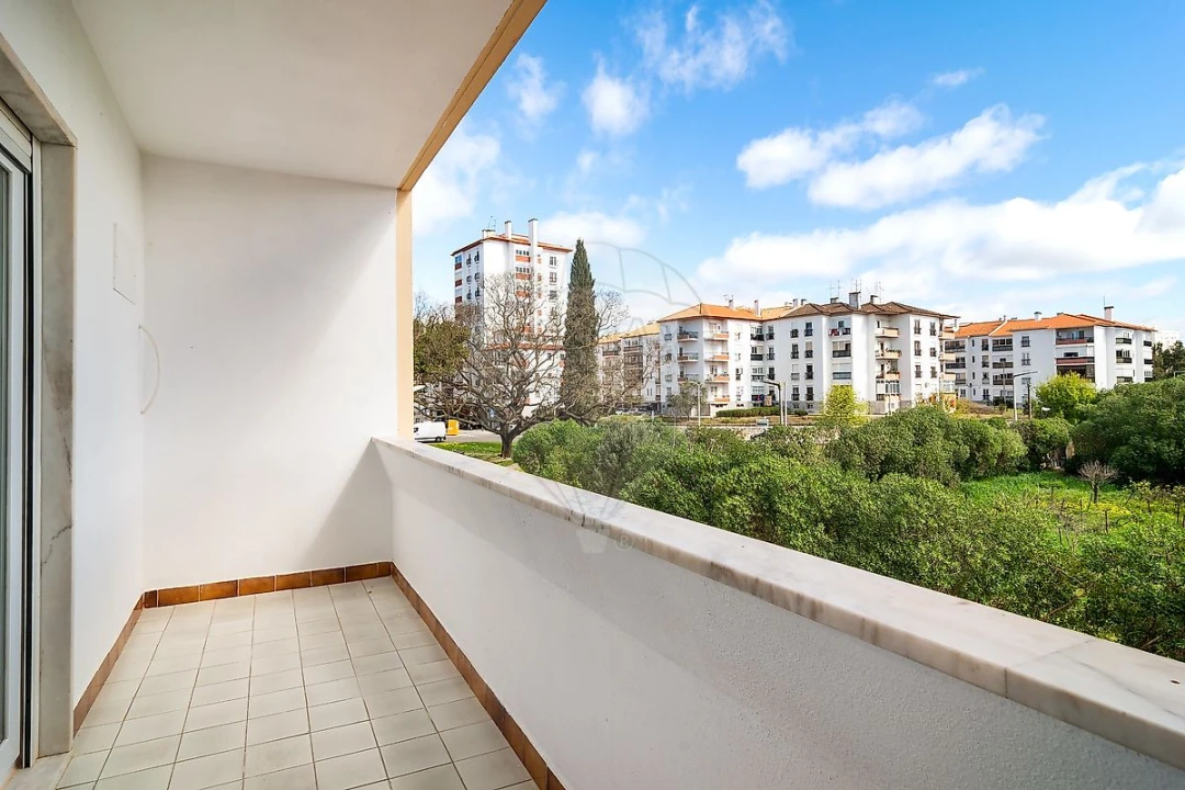 Apartamento T3 para Venda em Carcavelos e Parede Foto 13