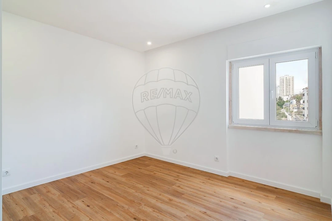 Apartamento T3 para Venda em Carcavelos e Parede Foto 6