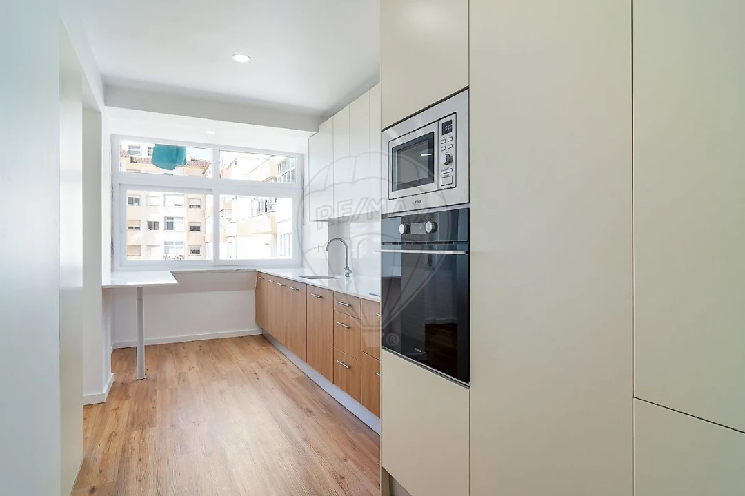 Apartamento T3 para Venda em Carcavelos e Parede Foto 1