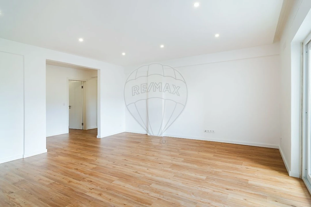 Apartamento T3 para Venda em Carcavelos e Parede Foto 4