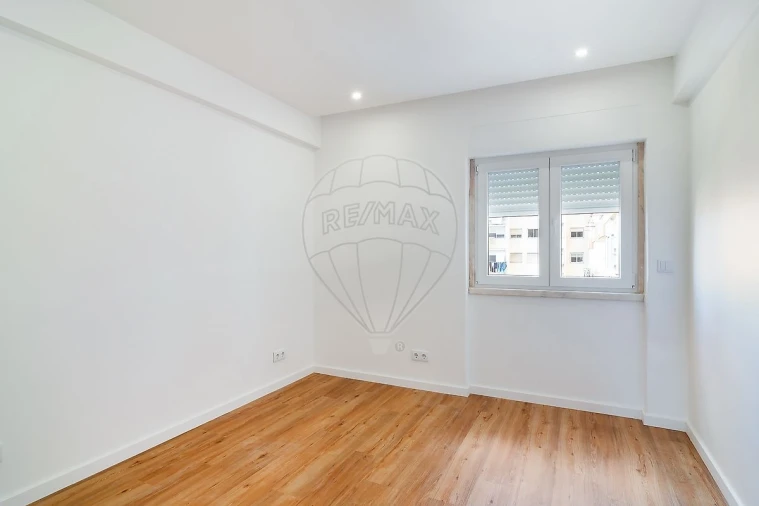 Apartamento T3 para Venda em Carcavelos e Parede Foto 2
