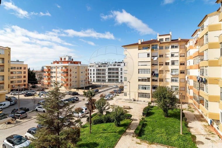 Apartamento T3 para Venda em Carcavelos e Parede Foto 14