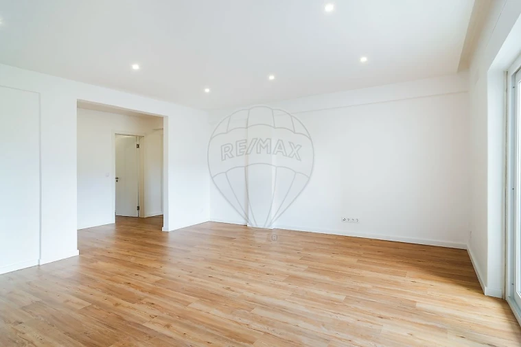 Apartamento T3 para Venda em Carcavelos e Parede Foto 4