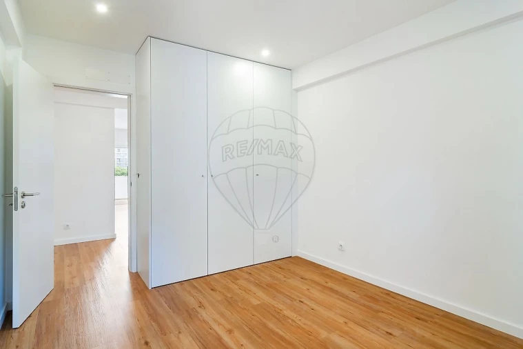 Apartamento T3 para Venda em Carcavelos e Parede Foto 7