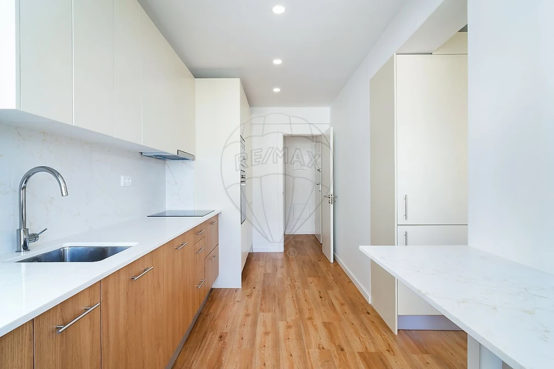 Apartamento T3 para Venda em Carcavelos e Parede Foto 5