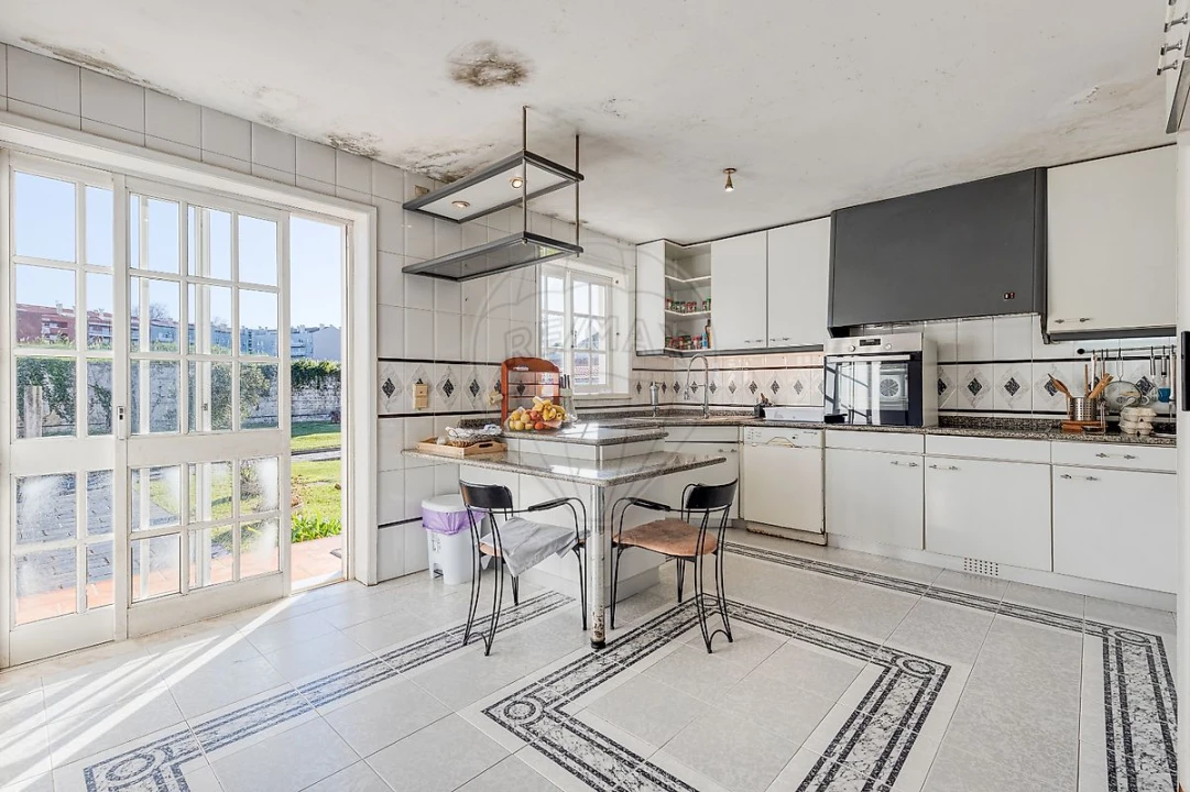 Moradia T10 para Venda em Arcozelo Foto 23