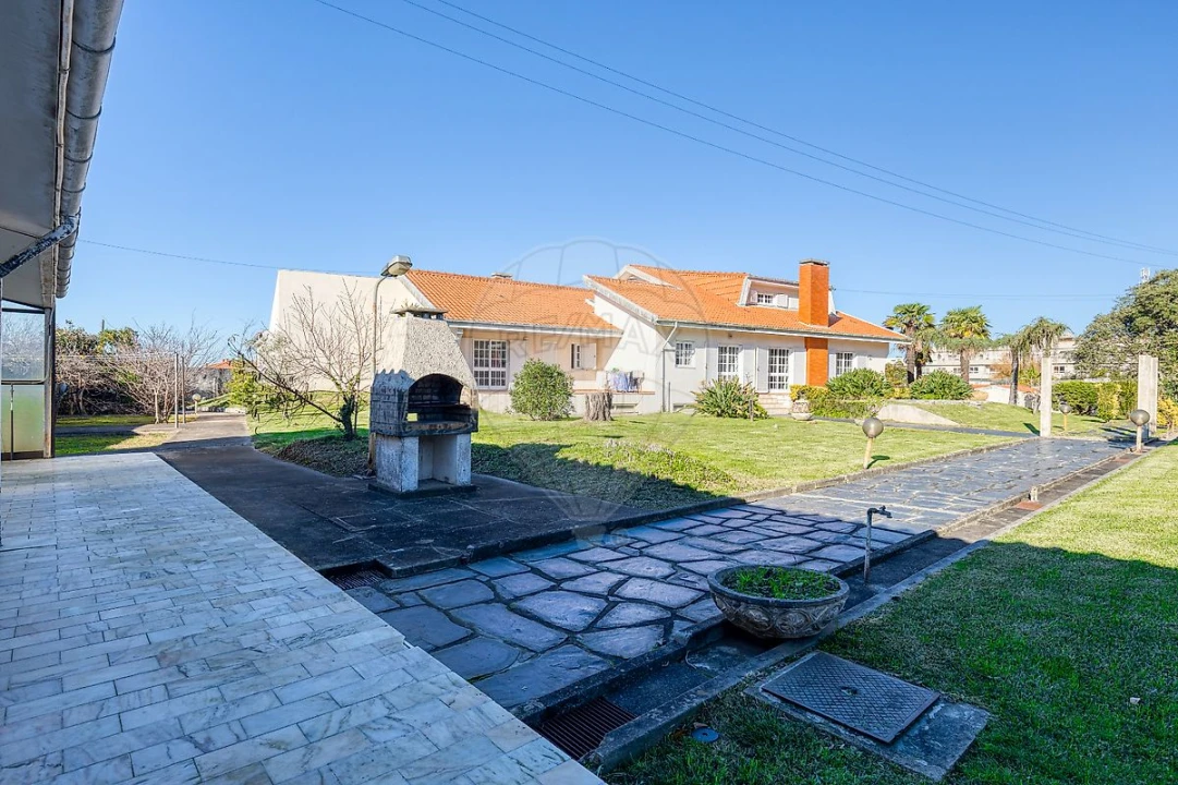 Moradia T10 para Venda em Arcozelo Foto 45