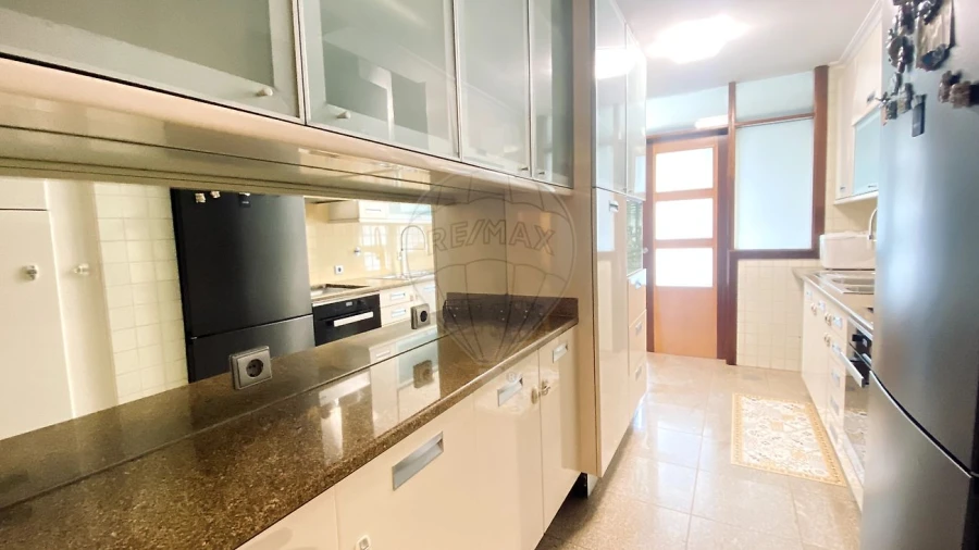 Apartamento T5 para Venda em Cedofeita, Santo Ildefonso, Sé, Miragaia, São Nicolau e Vitória Foto 2