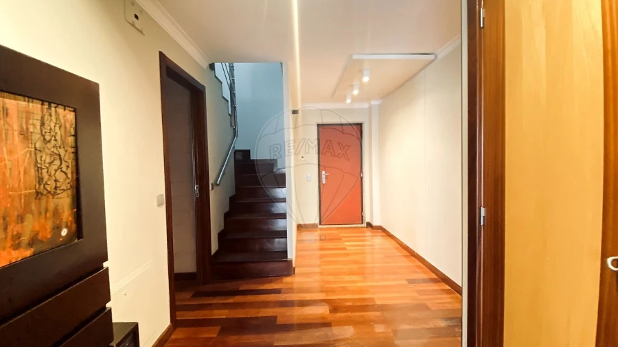 Apartamento T5 para Venda em Cedofeita, Santo Ildefonso, Sé, Miragaia, São Nicolau e Vitória Foto 1