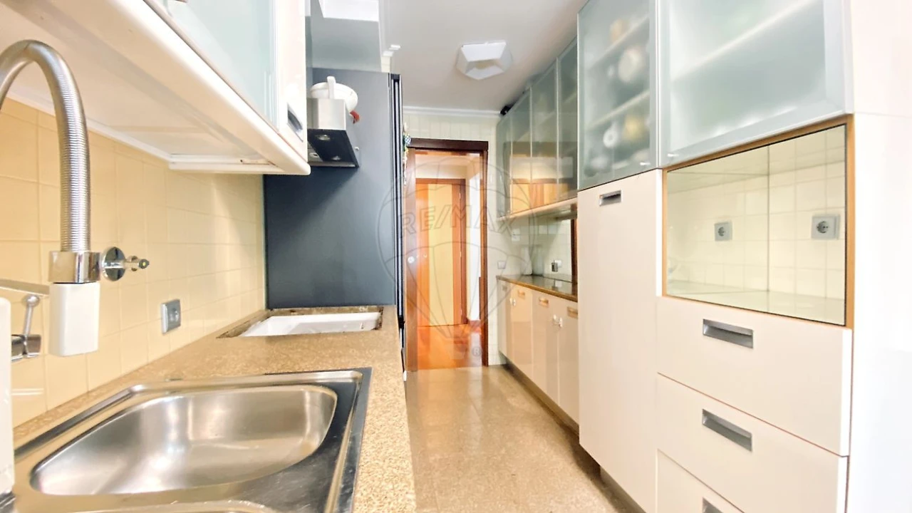 Apartamento T5 para Venda em Cedofeita, Santo Ildefonso, Sé, Miragaia, São Nicolau e Vitória Foto 3