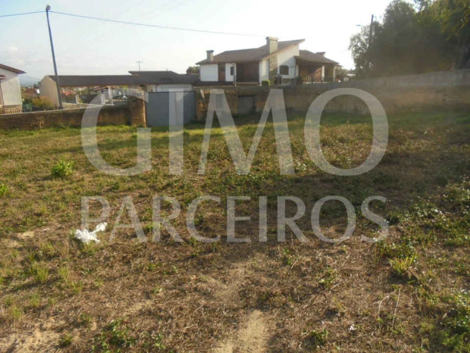 Terreno para Venda em Barrô e Aguada de Baixo Foto 3