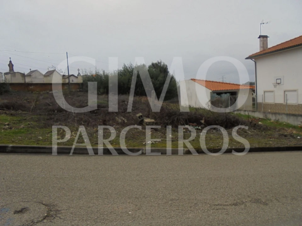 Terreno para Venda em Avelãs de Caminho Foto 1