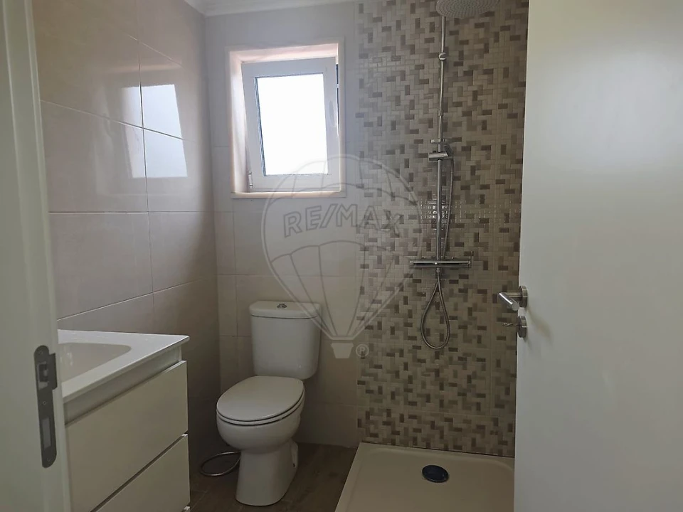 Moradia T4 para Arrendamento em Almargem do Bispo, Pêro Pinheiro e Montelavar Foto 5