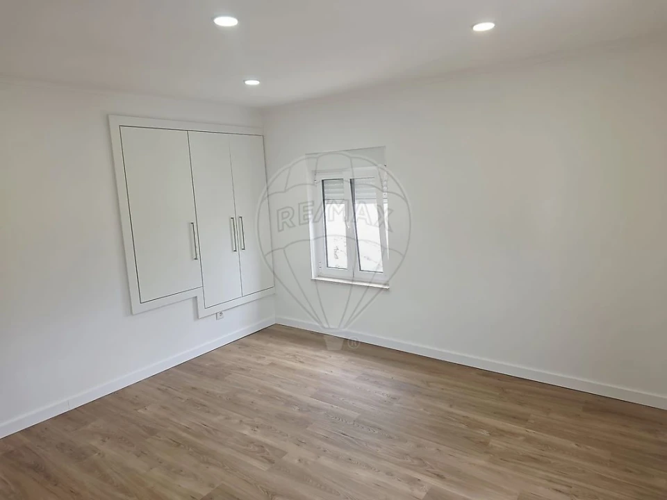 Moradia T4 para Arrendamento em Almargem do Bispo, Pêro Pinheiro e Montelavar Foto 13