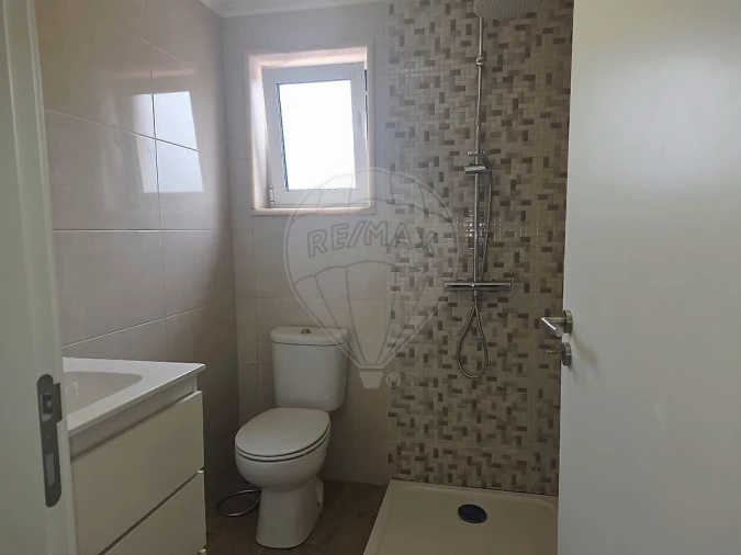 Moradia T4 para Arrendamento em Almargem do Bispo, Pêro Pinheiro e Montelavar Foto 5