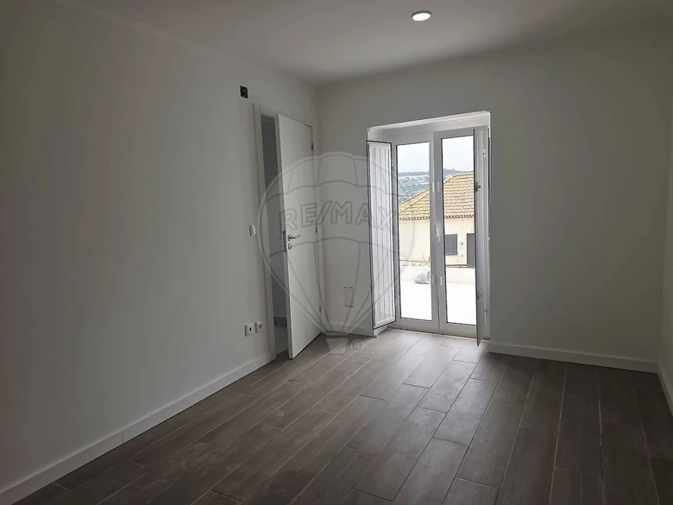 Moradia T4 para Arrendamento em Almargem do Bispo, Pêro Pinheiro e Montelavar Foto 2