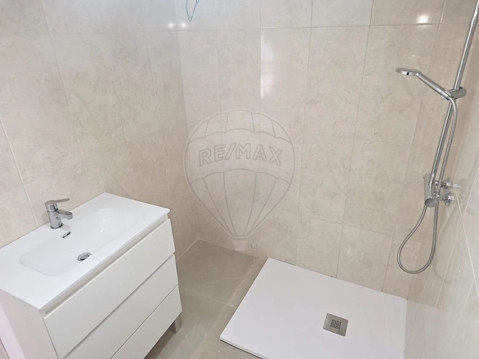 Moradia T4 para Arrendamento em Almargem do Bispo, Pêro Pinheiro e Montelavar Foto 4